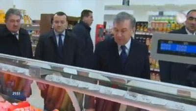 Изрображение 'ПРЕЗИДЕНТ ОЗНАКОМИЛСЯ С ЦЕНАМИ В МАГАЗИНЕ (ВИДЕО)'