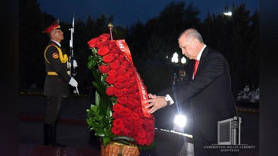 'Режеп Таййип Эрдўғон Мустақиллик ва эзгулик монументига гул қўйди'ning rasmi