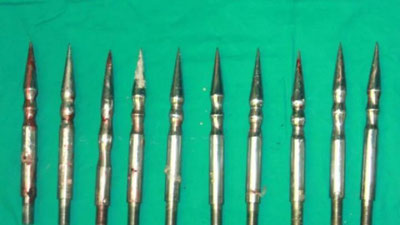 Изрображение 'ЖИТЕЛЯ КИТАЯ НА ЗАВОДЕ ПРОШИЛО МЕТАЛЛИЧЕСКИМИ СТЕРЖНЯМИ (ФОТО, 18+)'