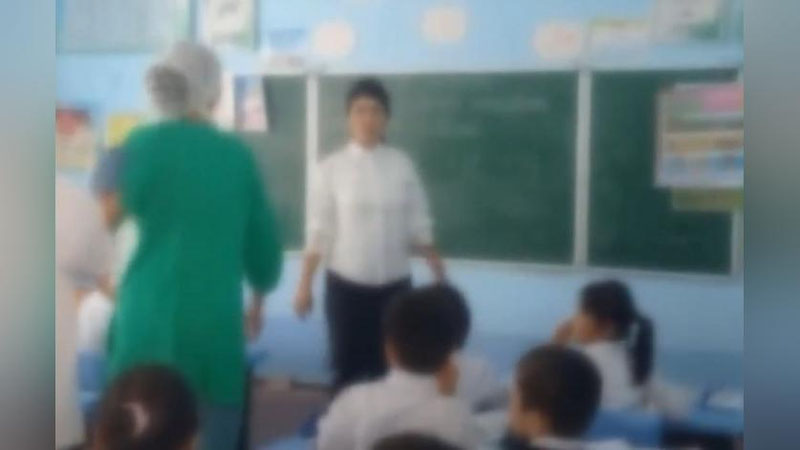 'Farg`onada o`qituvchi o`quvchisining onasi tomonidan kaltaklandi (video)'ning rasmi