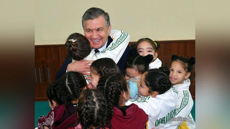 Изрображение 'ПРЕЗИДЕНТ ПОДАРИЛ КЛЮЧИ ОТ ДОМА И АВТОМОБИЛЕЙ СПОРТСМЕНАМ КАРАКАЛПАКСТАНА (ФОТО)'