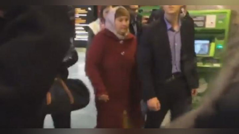 'Metroda teraktni amalga oshirgan Akbarjon Jalilovning ota-onasi Sankt-Peterburgga keldi'ning rasmi