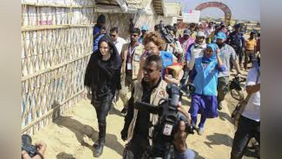 'Anjelina Joli Bangladesh chegarasidagi qochoqlar lageriga bordi 'ning rasmi