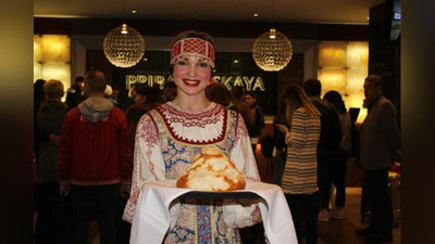 'Конгресс иштирокчилари Санкт-Петербургга етиб келишди'ning rasmi