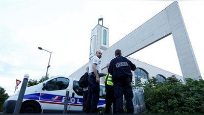 '​Францияда номаълум шахслар мачитдан чиқаётган одамларни ўққа тутди'ning rasmi