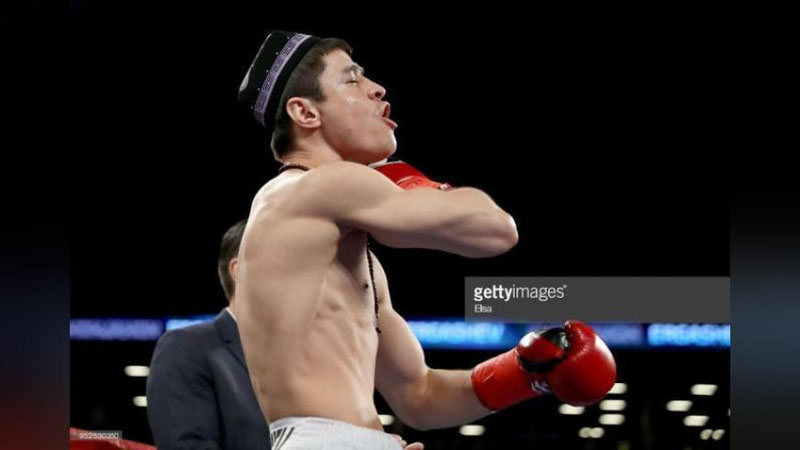 'Шоҳжаҳон Эргашевнинг хитойлик рақибга қарши жангидан фотожамланма'ning rasmi