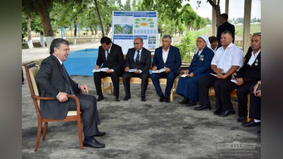 'Prezident fermerlar bilan suhbatlashdi'ning rasmi