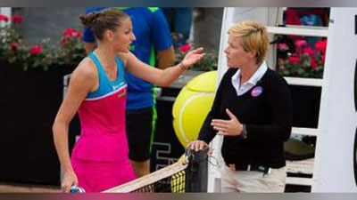 'Mashhur tennischi raketkasi bilan sudyaning minora-stulini savaladi (Video)'ning rasmi