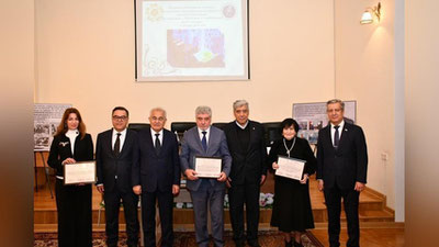 Изрображение 'Музеям Азербайджана переданы 50 томов проекта «Культурное наследие Узбекистана в собраниях мира»'