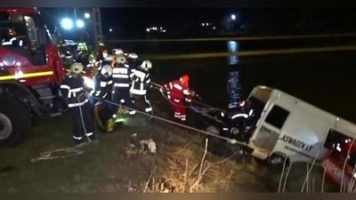 'Руминияда автобус дарёга қулаб тушди (Видео)'ning rasmi