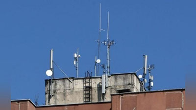 Изрображение 'БЕЗОПАСНЫ ЛИ АНТЕННЫ НА КРЫШАХ ШКОЛ?'