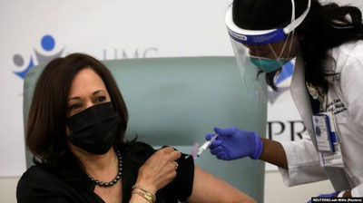 'AQSh vise-prezidenti Kamala Xarris ham jonli efirda COVID-19ga qarshi vaksina qabul qildi (video)'ning rasmi