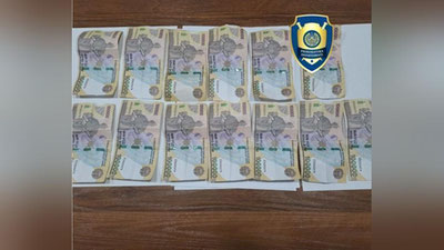 'Angrendagi “Dehqon bozori”da qalbaki 100 ming so‘mliklarni o‘tkazmoqchi bo‘lgan shaxs ushlandi'ning rasmi