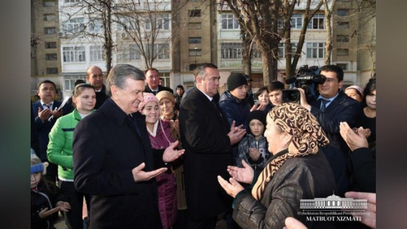Изрображение 'ШАВКАТ МИРЗИЁЕВ ПОБЕСЕДОВАЛ С ЖИТЕЛЯМИ ЯНГИЮЛЯ'