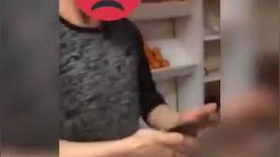 'ШОКОЛАД ЎҒИРЛАГАН БОЛАНИ СКОТЧЛАБ ҚЎЙГАН СОТУВЧИ ЖАЗОЛАНДИ (ВИДЕО)'ning rasmi