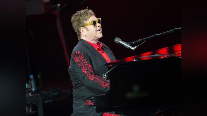 'Элтон Жоннинг тиши синишига бир баҳя қолди (Видео)'ning rasmi