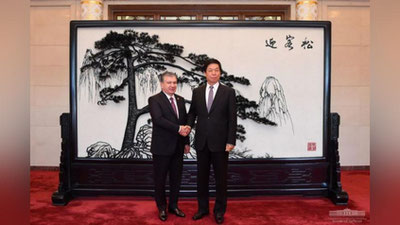 Изрображение 'ПРЕЗИДЕНТ ВСТРЕТИЛСЯ С ГЛАВОЙ ПАРЛАМЕНТА КИТАЯ'