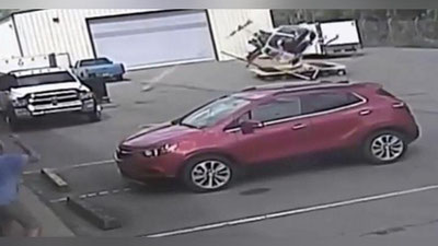 'Polisiya vertolyoti havoga ko`tariliboq halokatga uchradi (Video)'ning rasmi