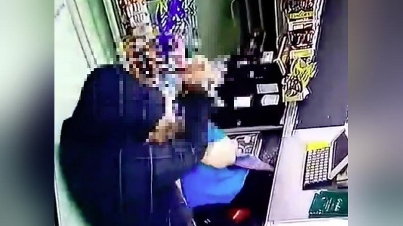 Изрображение 'В Перми мужчина изрезал ножом продавщицу (видео, 18+)'