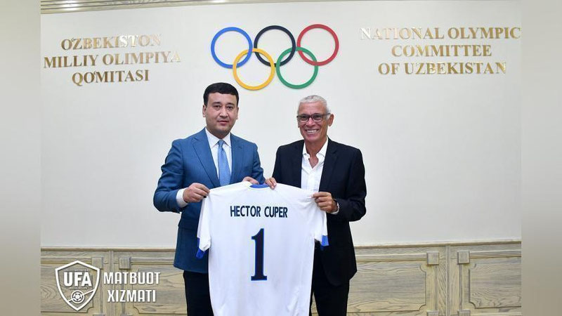 'Umid Ahmadjonov Ektor Kuper bilan uchrashdi'ning rasmi