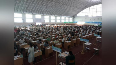 'Sirtqi ta`lim shakliga o`tkazilgan sinovlarda bir kunda 74 nafar abiturient bino ichida qoidabuzarlikka yo`l qo`ydi'ning rasmi