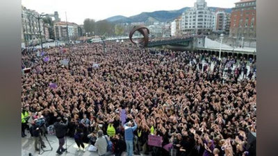 'Испанлар аёллар ҳуқуқлари учун ялпи иш ташлашди'ning rasmi