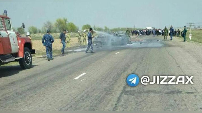 Изрображение 'СТРАШНОЕ ДТП В ДЖИЗАКЕ УНЕСЛО ЖИЗНИ ВОДИТЕЛЕЙ И ПАССАЖИРОВ'