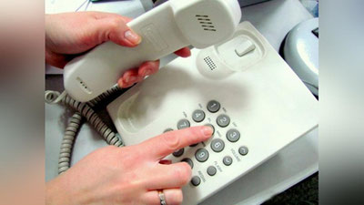 'Kelinchak ichki ishlar xodimlarini chuv tushirmoqchi bo`ldi'ning rasmi