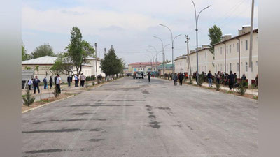 'Farovonlik sari yana bir qadam'ning rasmi