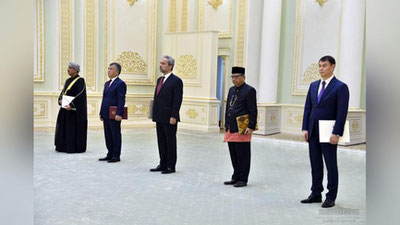 Изрображение 'ПРЕЗИДЕНТ ПРИНЯЛ ВЕРИТЕЛЬНЫЕ ГРАМОТЫ ОТ ПЯТИ НОВЫХ ПОСЛОВ (ФОТО, ВИДЕО)'