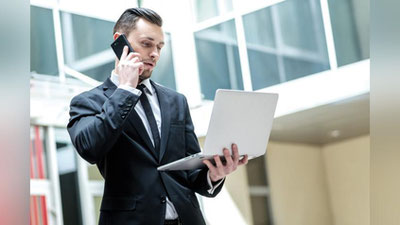 'Advokatlar sud binosiga kompyuter va mobil telefonlarini olib kirishlariga ruxsat berildi'ning rasmi