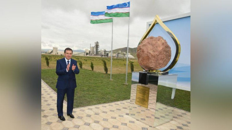 '​Jizzaxda neftni qayta ishlash majmuasi qurilishiga tamal toshi qo`yildi'ning rasmi