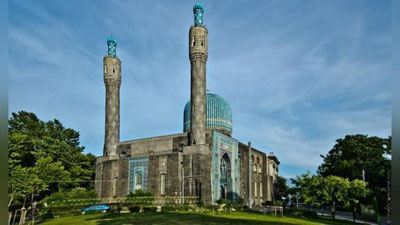'O`zbekiston olimlari Sankt-Peterburgdagi Buxoro amiri masjidini qurilganidan 100 yil o`tib ko`rishadi'ning rasmi