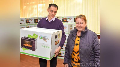 Изрображение 'В ТАШКЕНТЕ МАЛООБЕСПЕЧЕННЫМ СЕМЬЯМ ВРУЧИЛИ БЫТОВУЮ ТЕХНИКУ'