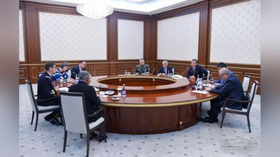 'Shavkat Mirziyoev AQSh Qurolli Kuchlari Markaziy qo`mondonligi qo`mondonini qabul qildi   'ning rasmi