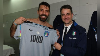 'Tirik afsona: Buffon faoliyatidagi 1000-uchrashuvni o`tkazdi'ning rasmi