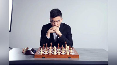 'Nodirbek Abdusattorov yana bir turnirning saralash bosqichi g`olibi bo`ldi'ning rasmi