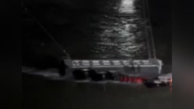 'Chirchiq daryosiga yuk mashina tushib ketdi (video)'ning rasmi