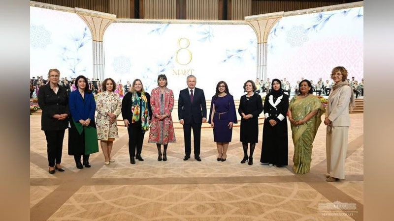'Shavkat Mirziyoev Xalqaro xotin-qizlar kuniga bag`ishlangan bayram tadbirida ishtirok etdi'ning rasmi
