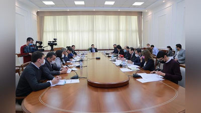 'Deputatlar taksi haydovchilaridan lisenziya talab qilmaslik taklifini ilgari surdi'ning rasmi