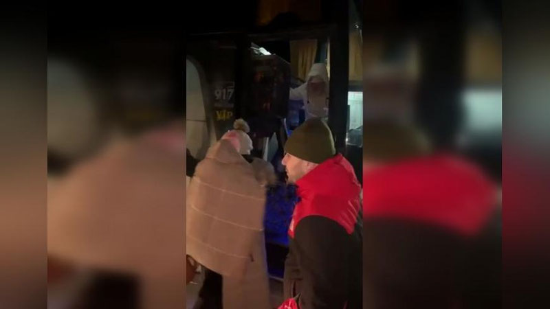 'Aqto`beda o`zbekistonliklar nosoz avtobusdan evakuasiya qilindi'ning rasmi