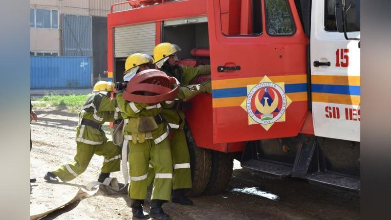 'Qarshidagi kafelarning biri yonib ketdi'ning rasmi