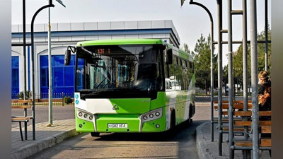 'Toshkentda avtobusdan tushayotgan ayol yiqilishi oqibatida avtobus uni bosib ketdi (video)'ning rasmi