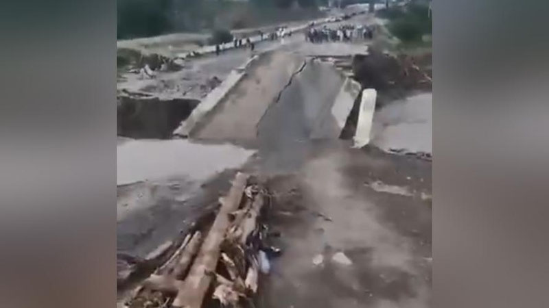 'O`sh – Botken avtomobil yo`lidagi ko`prik qulab tushdi'ning rasmi