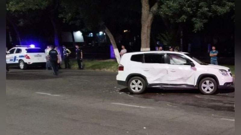 'Toshkentda YPXdan qochgan Orlando to`xtab turgan mashinaga urilib ag`darilib ketdi (video)'ning rasmi