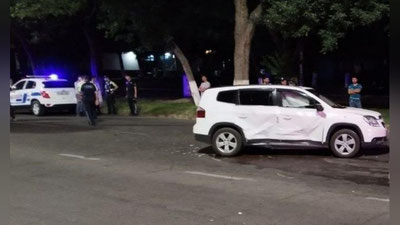 'Toshkentda YPXdan qochgan Orlando to`xtab turgan mashinaga urilib ag`darilib ketdi (video)'ning rasmi
