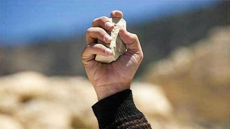 'Er xotinini tosh bilan urib o`ldirdi'ning rasmi
