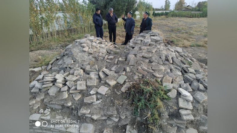 'Эксклюзив: Тоҳир ва Зуҳранинг қўшқабри Наманганда эканлигини биласизми? 'ning rasmi