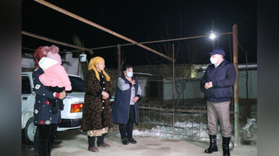 'Viloyat hokimi chekka qishloqda tunab qoldi va "svet" muammosiga o`zi guvoh bo`ldi'ning rasmi
