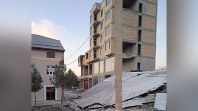 'Jizzaxda qulagan binoning yonidagisi ham omonat turgani ma`lum bo`ldi (video)'ning rasmi